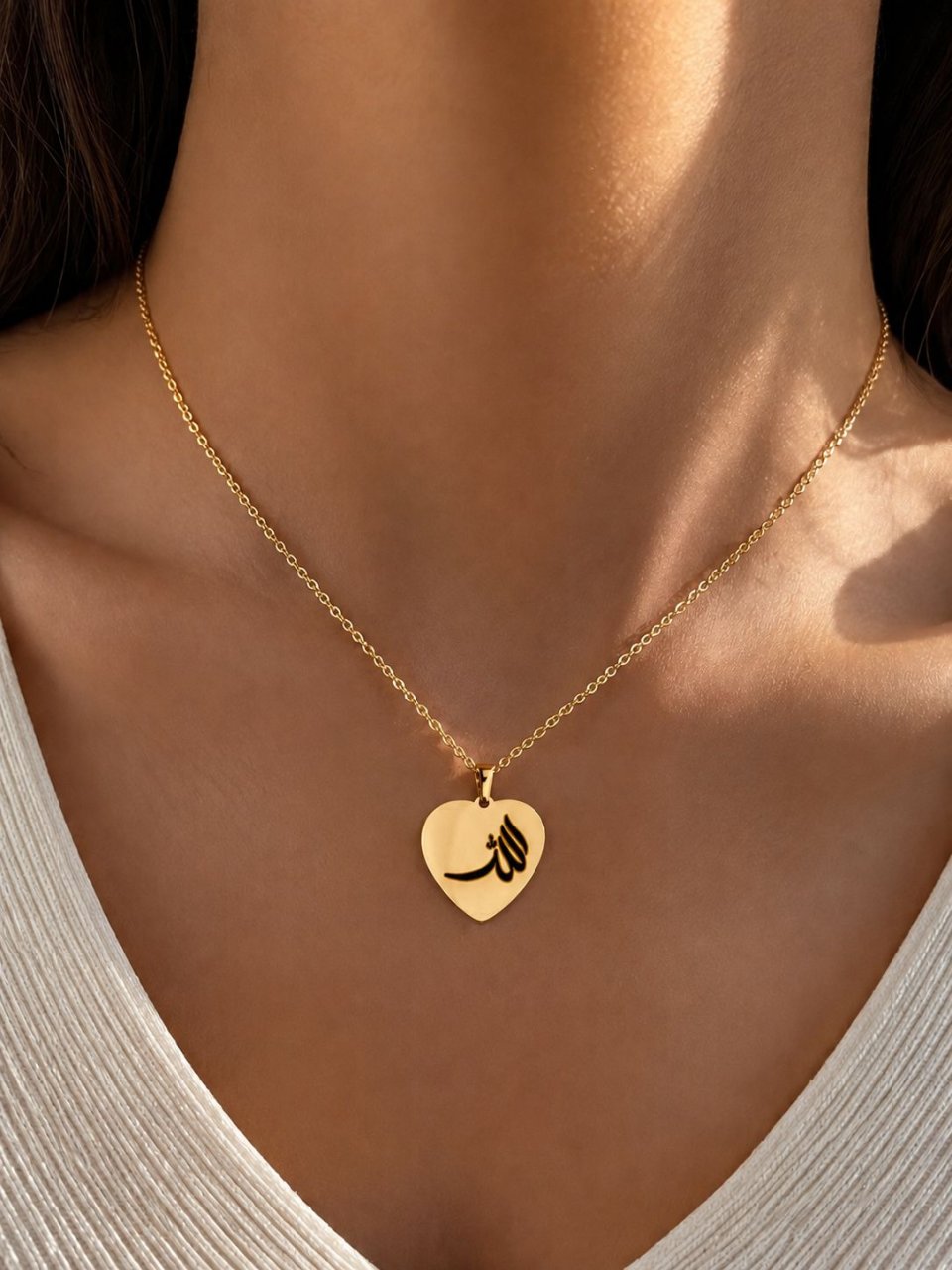 Personalisierte Herzkette mit Arabischen Buchstaben – Gravur Halskette – Minimalistische Kaligrafie Kette – Geschenk für Sie