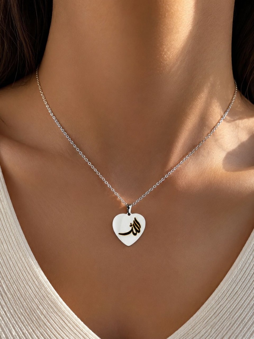 Personalisierte Herzkette mit Arabischen Buchstaben – Gravur Halskette – Minimalistische Kaligrafie Kette – Geschenk für Sie