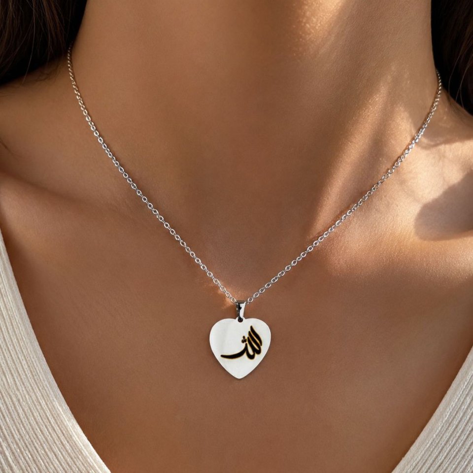 Personalisierte Herzkette mit Arabischen Buchstaben – Gravur Halskette – Minimalistische Kaligrafie Kette – Geschenk für Sie
